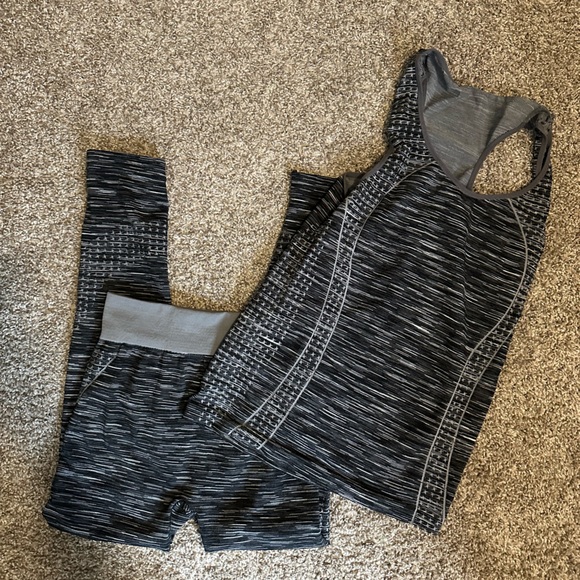 Matching Work Out Set | 2-piece workout set - Picture 3 of 10